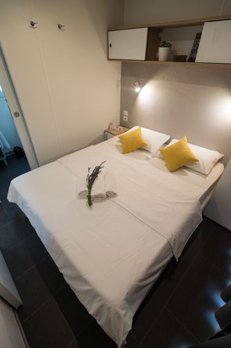Holiday Home Trend - Image 2 of 24